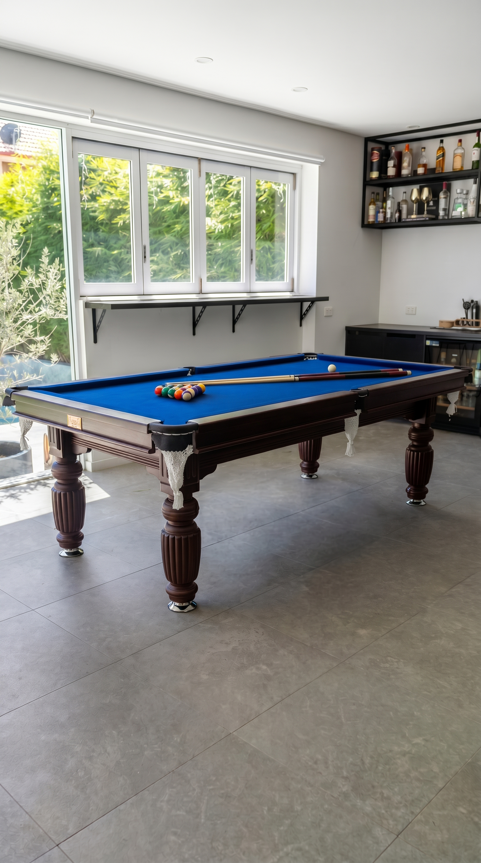 AMAHC lifestyle walnut-blue 2