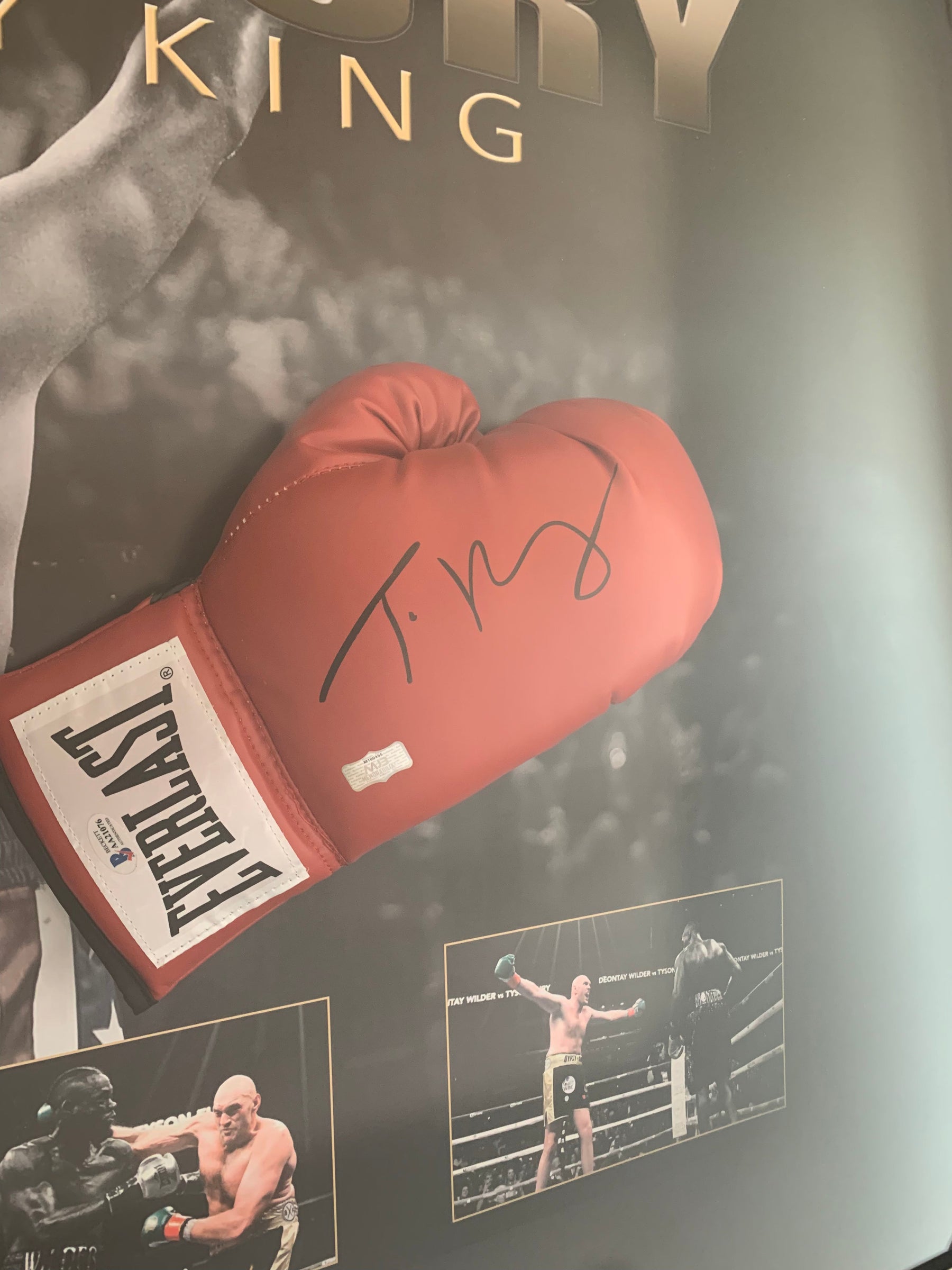 Tyson Fury Gypsy King Signed Authentic Boxing Glove Everlast With Beckett Authentication