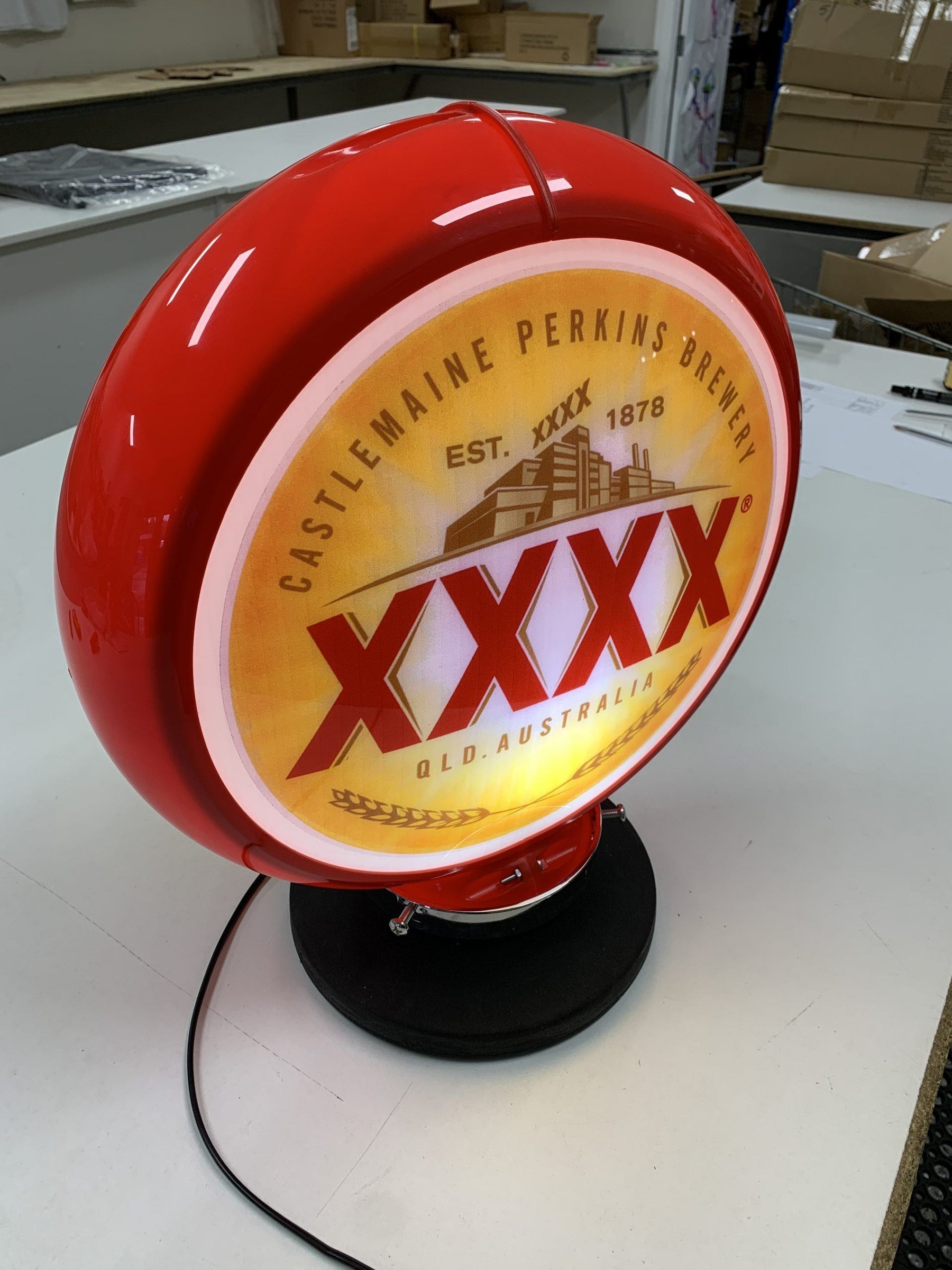 QLD XXXX Beer Castlemaine Bar Lighting Garage Light Sign Illuminated Globe On Base